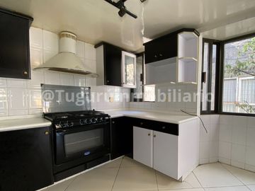 Casa en venta Tlalnepantla, cerca de Valle Dorado con terraza y 3 estacionamientos