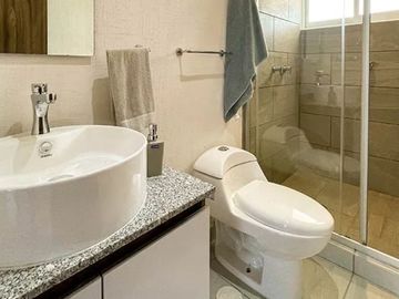 PRECIOSA Y AMPLIA CASA, EXCELENTE UBICACIÓN EN FRACC. RESIDENCIAL LAS AMÉRICAS. A UNOS MINUTOS DE LA CDMX!!! -NO CRÉDITOS-