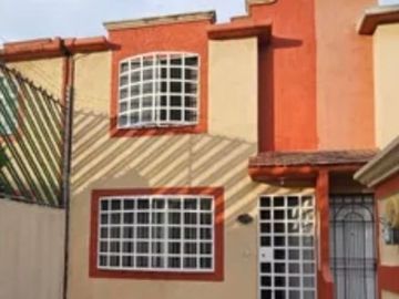 PRECIOSA Y AMPLIA CASA, EXCELENTE UBICACIÓN EN FRACC. RESIDENCIAL LAS AMÉRICAS. A UNOS MINUTOS DE LA CDMX!!! -NO CRÉDITOS-