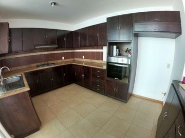 Casa Residencial en Venta o Renta en Guadalupe, en Fracc. Conde Santiago de la Laguna