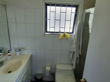 HERMOSA CASA INDIVIDUAL, SOLEADA Y BIEN UBICADA EN VILLA ALEMANA