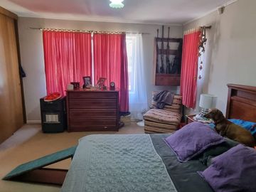HERMOSA CASA INDIVIDUAL, SOLEADA Y BIEN UBICADA EN VILLA ALEMANA