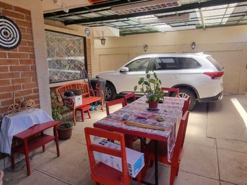 HERMOSA CASA INDIVIDUAL, SOLEADA Y BIEN UBICADA EN VILLA ALEMANA