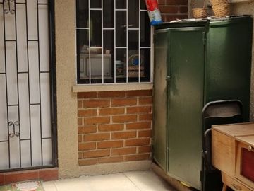 HERMOSA CASA INDIVIDUAL, SOLEADA Y BIEN UBICADA EN VILLA ALEMANA