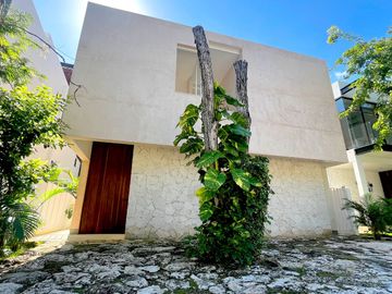 Casa en venta en Sendero Parque Gell, Playa del Carmen, Quintana Roo BR54