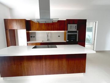 Casa en venta en Sendero Parque Gell, Playa del Carmen, Quintana Roo BR54