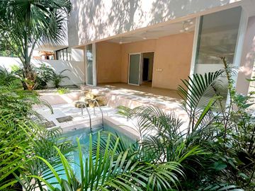 Casa en venta en Sendero Parque Gell, Playa del Carmen, Quintana Roo BR54