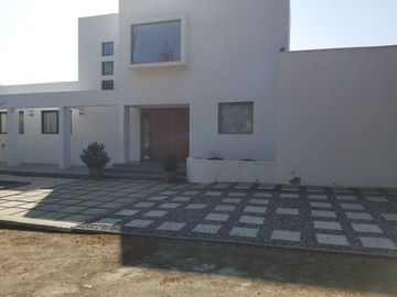 HERMOSA CASA ESTILO MEDITERRÁNEO EN CONDOMINIO LA AURORA CURACAVI