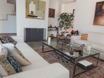 HERMOSA CASA ESTILO MEDITERRÁNEO EN CONDOMINIO LA AURORA CURACAVI