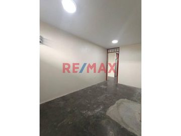 Se Vende Casa De 02 Pisos En Calle Las Malvas Ventanilla