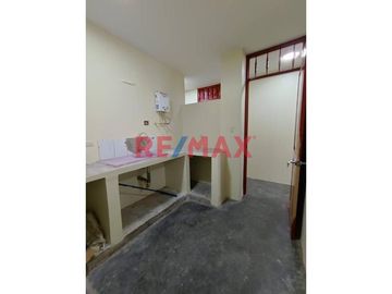 Se Vende Casa De 02 Pisos En Calle Las Malvas Ventanilla