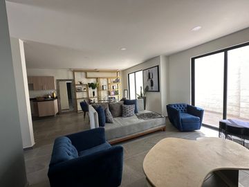 Casa en venta en Puebla, Lomas De Angelopolis. Cuatro habitaciones