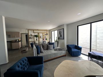 Casa en venta en Puebla, Lomas De Angelopolis. Cuatro habitaciones