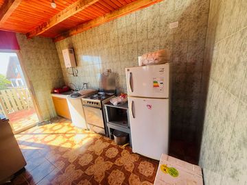 Casa con vista al mar de tres niveles,  en sector de caleta blanca, Pelluhue