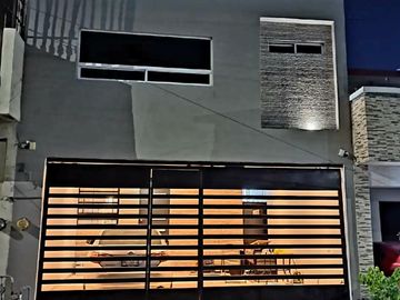Casa en Venta en Colonia Real del Valle primer Sector Santa Catarina Nuevo Leon