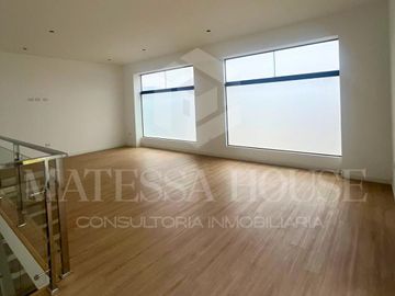 Se vende excelente duplex en Av. Bielovucic Cavalier, N° 300 departamento 501, Chacarilla del Estanque, San Borja