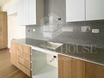 Se vende excelente duplex en Av. Bielovucic Cavalier, N° 300 departamento 501, Chacarilla del Estanque, San Borja