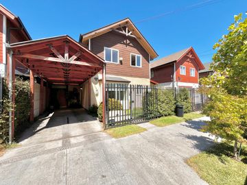 Se vende casa en Valle el Boldo, 4 piezas, 3 baños, jardín, terraza y quincho, Curicó