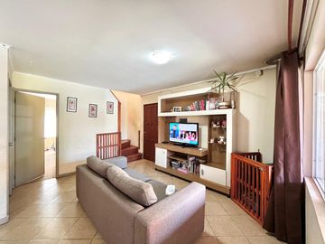 Se vende casa en Valle el Boldo, 4 piezas, 3 baños, jardín, terraza y quincho, Curicó