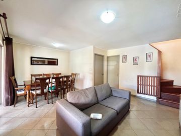 Se vende casa en Valle el Boldo, 4 piezas, 3 baños, jardín, terraza y quincho, Curicó
