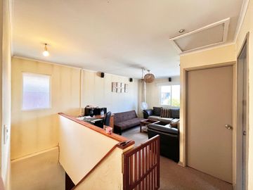 Se vende casa en Valle el Boldo, 4 piezas, 3 baños, jardín, terraza y quincho, Curicó