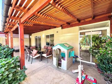 Se vende casa en Valle el Boldo, 4 piezas, 3 baños, jardín, terraza y quincho, Curicó