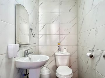 Se vende casa en Valle el Boldo, 4 piezas, 3 baños, jardín, terraza y quincho, Curicó