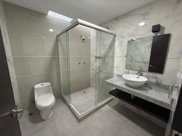 Casa A Pie de Calle En Venta En Arboledas de Loma Bella Cerca del Colegio Benavente