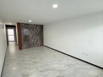 Casa A Pie de Calle En Venta En Arboledas de Loma Bella Cerca del Colegio Benavente