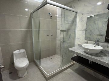 Casa A Pie de Calle En Venta En Arboledas de Loma Bella Cerca del Colegio Benavente