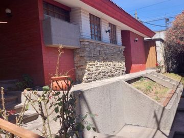 CASA AMPLIA EN VENTA OPORTUNIDAD DE INVERSIÓN