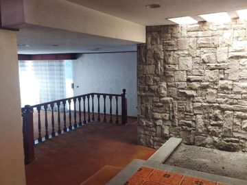CASA AMPLIA EN VENTA OPORTUNIDAD DE INVERSIÓN