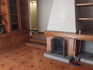CASA AMPLIA EN VENTA OPORTUNIDAD DE INVERSIÓN