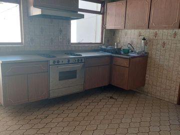 CASA AMPLIA EN VENTA OPORTUNIDAD DE INVERSIÓN
