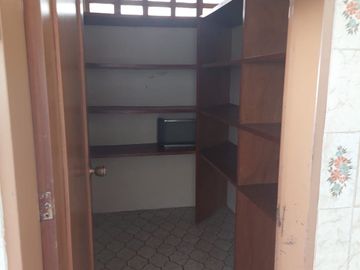 CASA AMPLIA EN VENTA OPORTUNIDAD DE INVERSIÓN