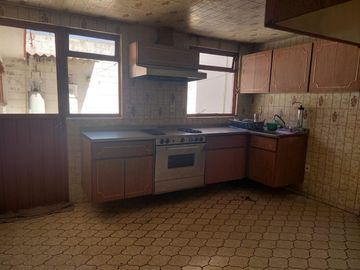 CASA AMPLIA EN VENTA OPORTUNIDAD DE INVERSIÓN