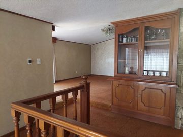 CASA AMPLIA EN VENTA OPORTUNIDAD DE INVERSIÓN