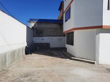 Casa Rentera Sector El Eden / Solca
