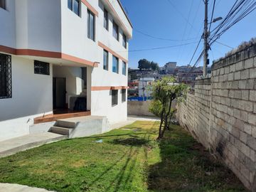Casa Rentera Sector El Eden / Solca
