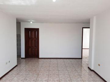 Casa Rentera Sector El Eden / Solca