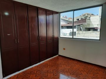 Casa Rentera Sector El Eden / Solca