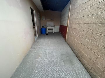 Se vende casa cerca de la avenida universitaria