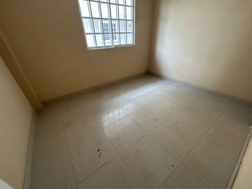 Se vende casa cerca de la avenida universitaria