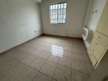 Se vende casa cerca de la avenida universitaria