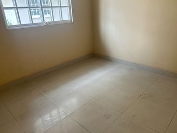 Se vende casa cerca de la avenida universitaria
