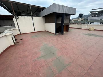 Se vende casa cerca de la avenida universitaria