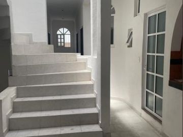 Renta de oficina en Col. Jiménez Gallardo cerca de Pabellón Metepec