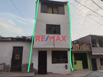 Se Vende Casa De 3 Pisos Cerca De La Avenida Revolucion 4Ta Zona De Collique