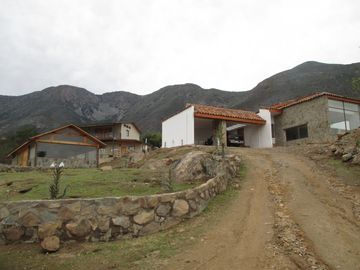 PARCELA CON CASA VISTA HERMOSA EN CONDOMINIO LA AURORA
