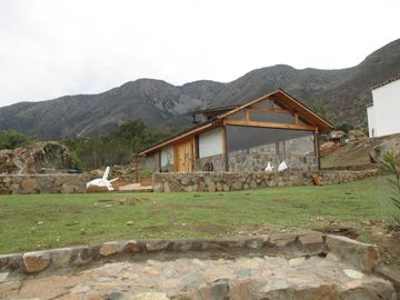 PARCELA CON CASA VISTA HERMOSA EN CONDOMINIO LA AURORA